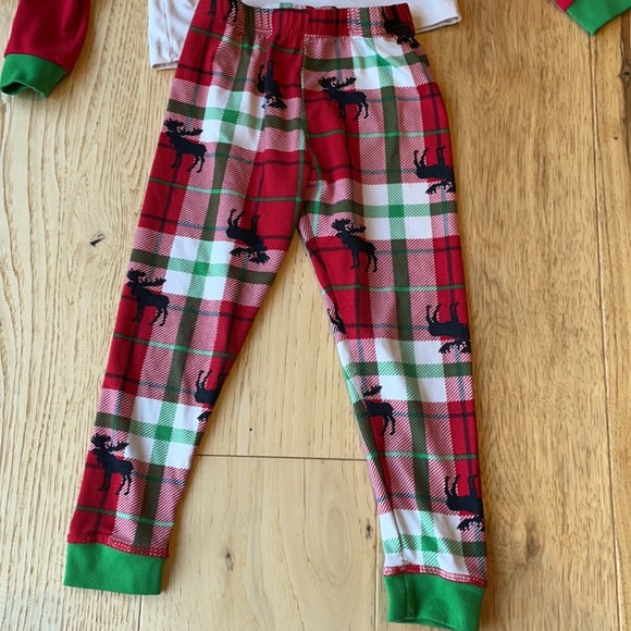 ❤️ Toddler Holiday PJs - Picture 2 of 7